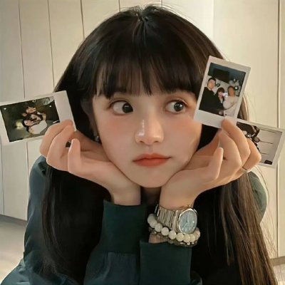 当她换上泳衣